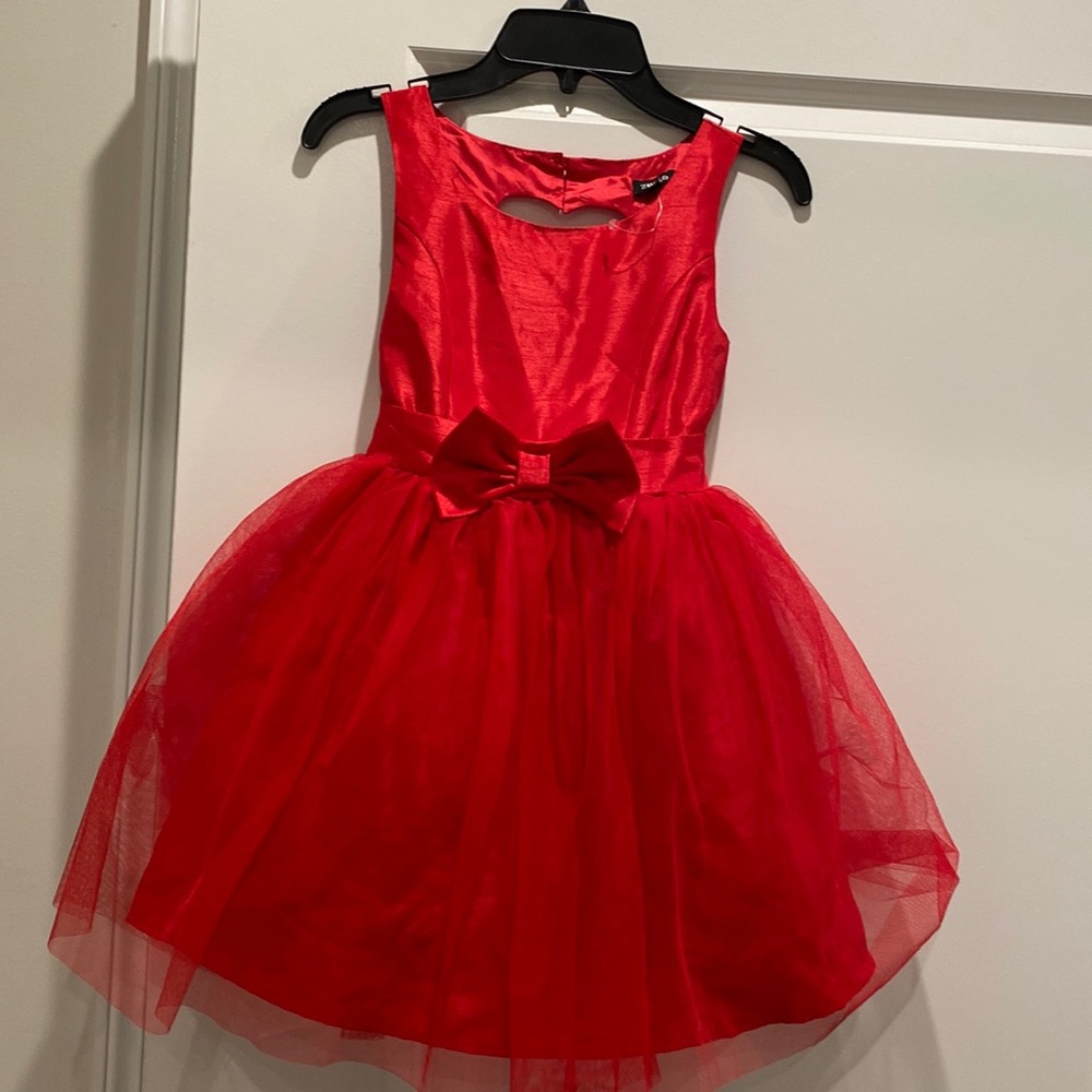 Size 7 dress in pristine condition.